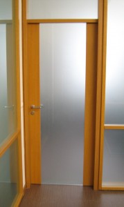 интериорни врати с голямо стъкло