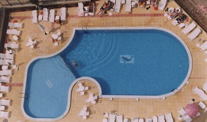басейн в хотел в китен